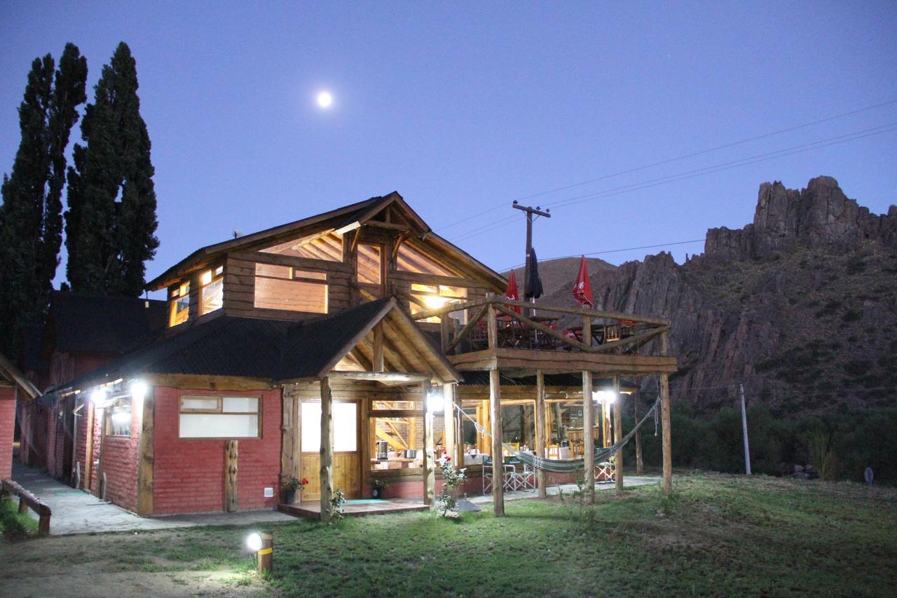 Montana Negra Hotel Aluminé Kültér fotó