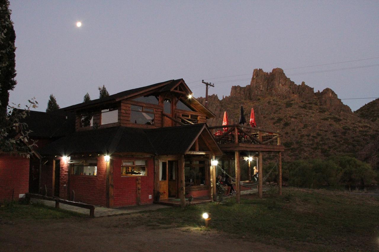 Montana Negra Hotel Aluminé Kültér fotó