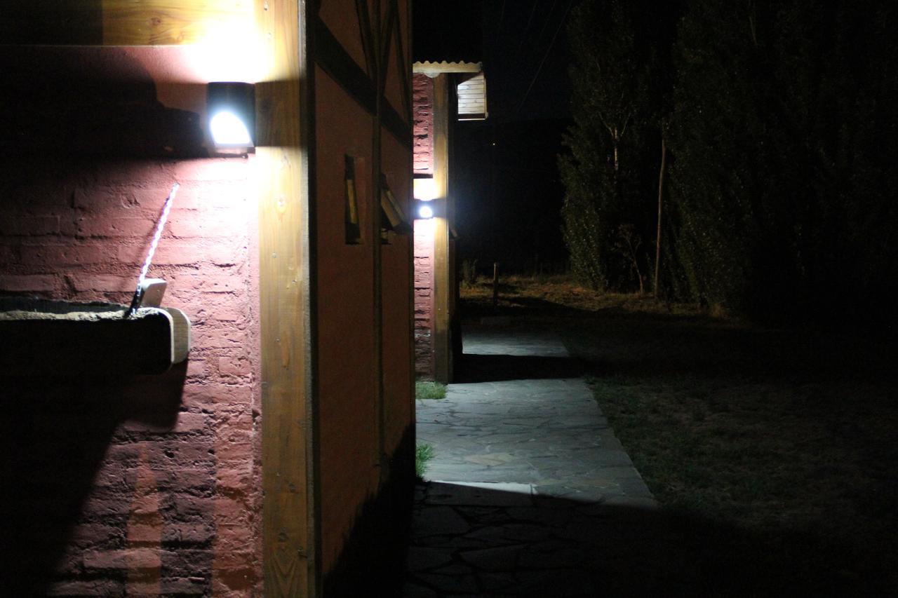 Montana Negra Hotel Aluminé Kültér fotó