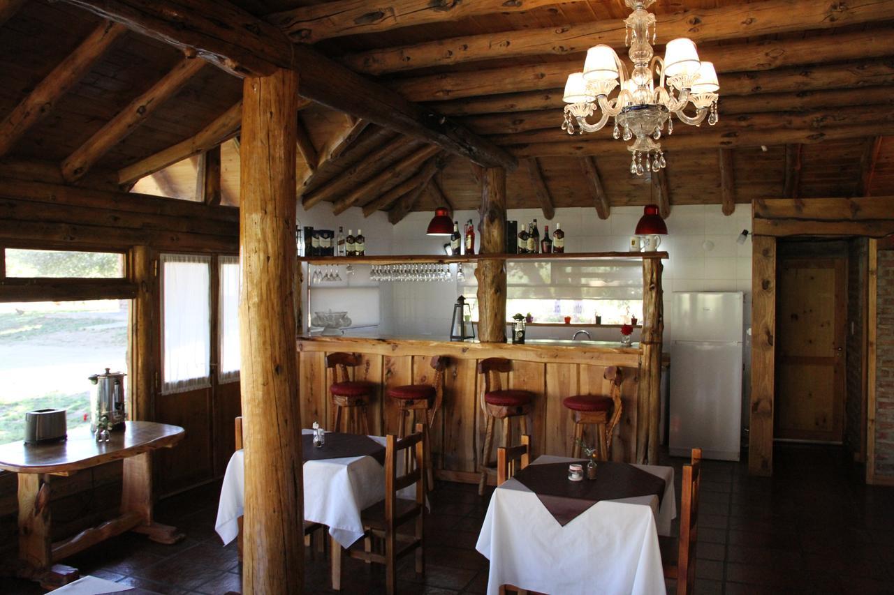 Montana Negra Hotel Aluminé Kültér fotó